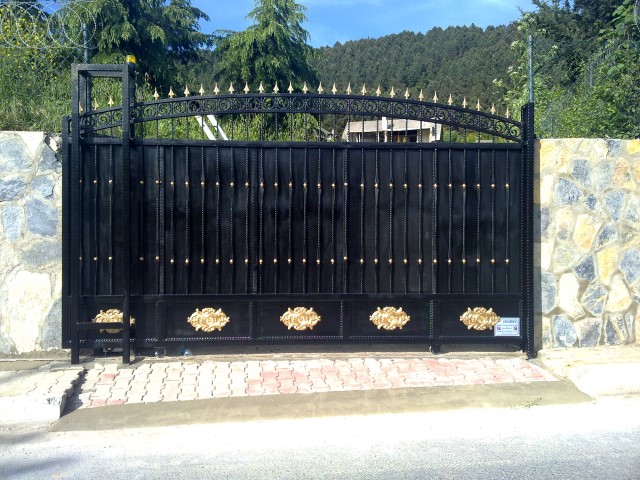 Dairesel Ve Sürgülü Bahçe Kapıları